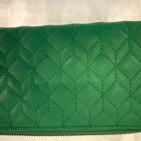 Vera New York Green Quilted Clutch - Picture 5 of 5